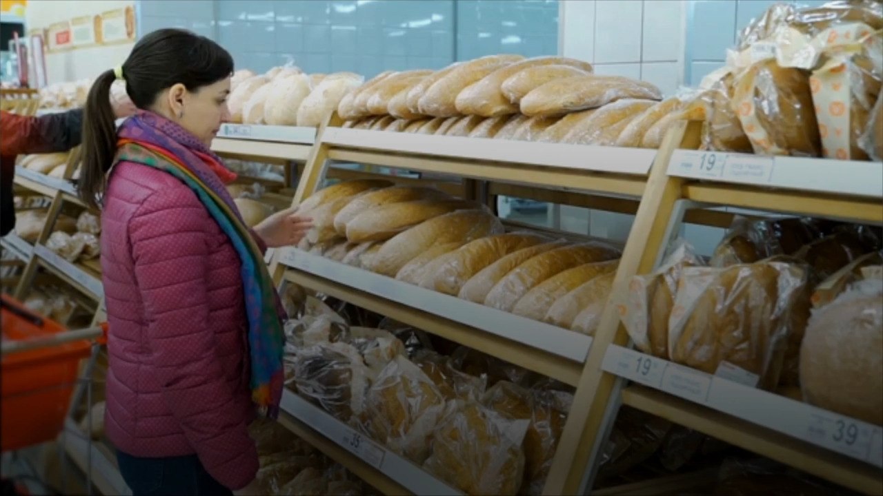 The Colored Tags on Your Bread Actually Mean So...