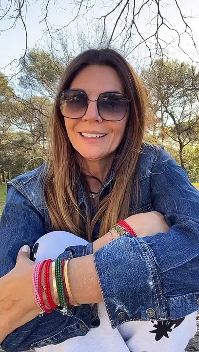 "C'est un nouveau combat qui va s'engager (...) Je vais combattre, je ne vais pas me battre, c'est mon amoureux qui va se battre (..) C'est ma vie, c'est mon homme, c'est tout pour moi...", a-t-elle déclaré à sa communauté.Véronika Loubry, Instagram.