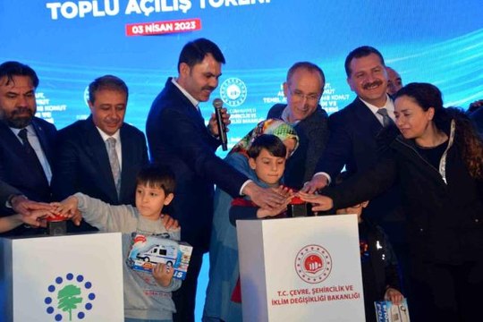 Bakan Kurum, Balıkesir'de anahtar teslim ve yeni konutların temel atma törenine katıldı