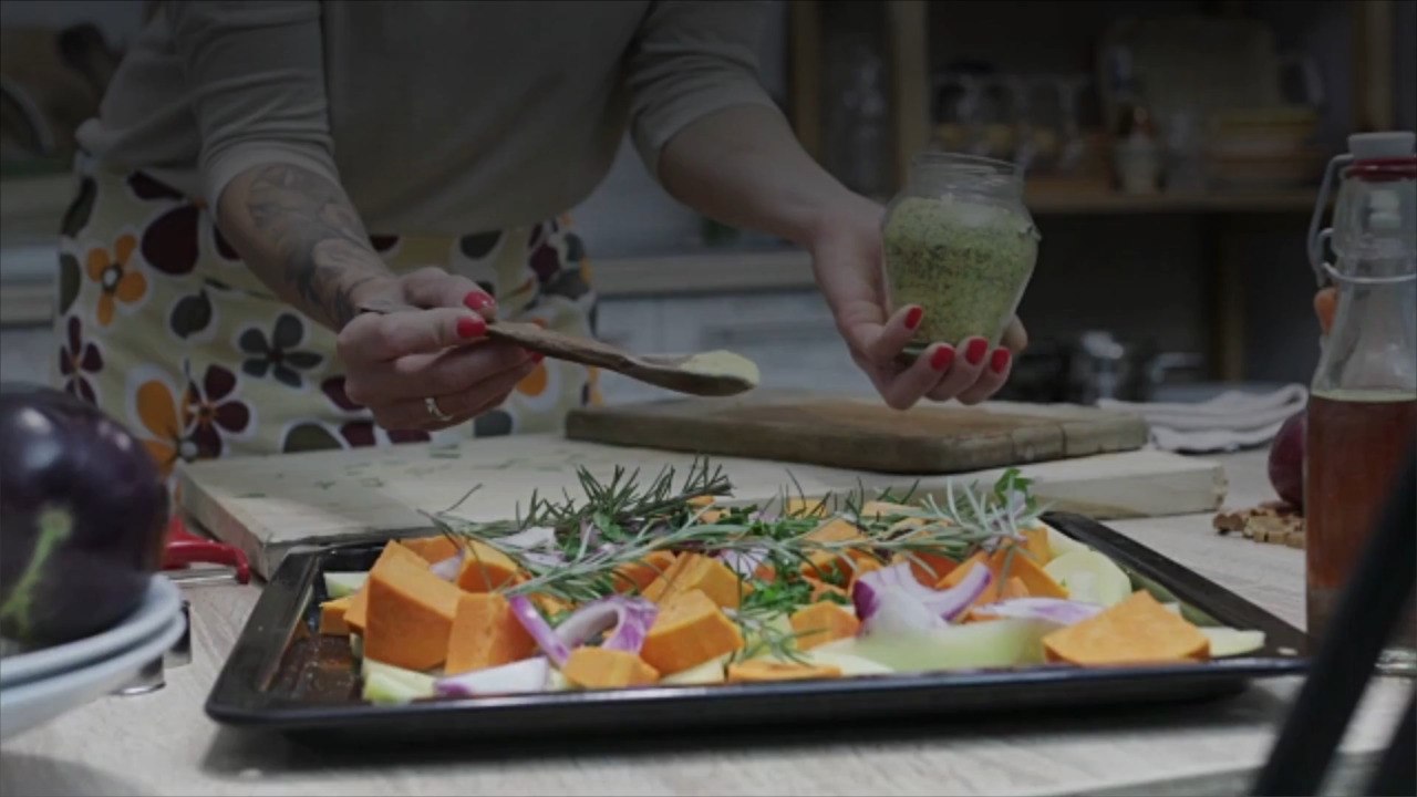 6 "Polite" Things You Say When Someone Cooks for You That Are Actually Rude