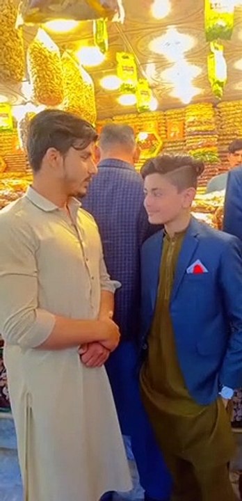 Azan khan most bevtefoll