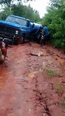 Moradora que levava filho para colégio em Acopiara tem moto danificada e pede ajuda