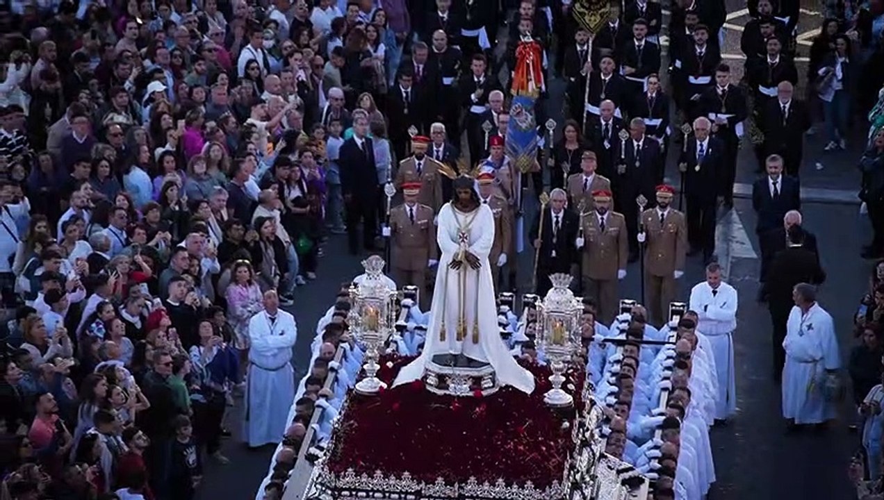 Vídeo | 'Every breath you take': Málaga se rinde ante el paso de Jesús Cautivo