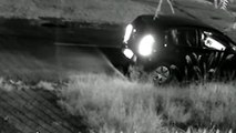 Imagens de câmera de segurança registram momento em que bandidos abandonam veículo no Cataratas