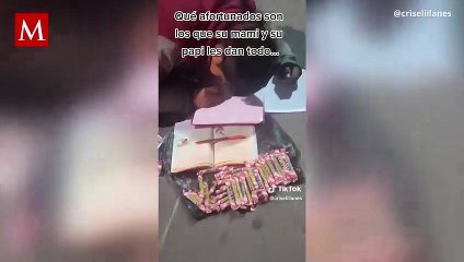 ¡Conmueve en redes! Niño vende dulces en la calle mientras hace su tarea: "será un gran hombre"