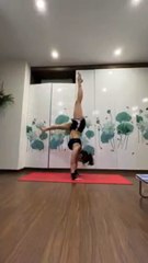 HANDSTAND YOGA - LidiYoga