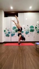 YOGA HANDSTAND POSE - LidiYoga