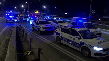 Mermer yüklü tır D-100 karayoluna devrildi