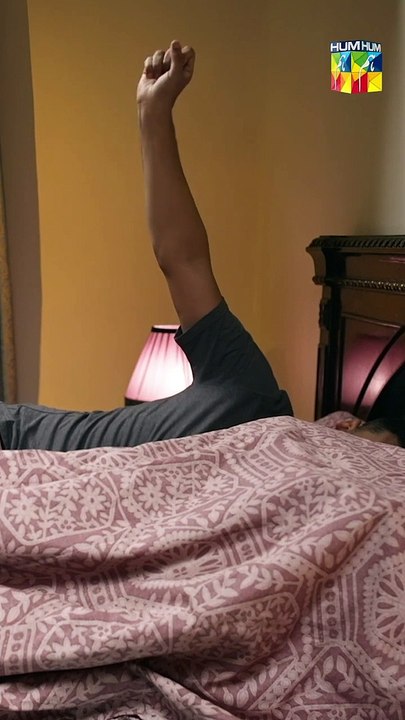 Biwi Jhoomar Daal Rahi, Shohar Para So Raha l Ayeza Khan #danishtaimoor  #funnyvideo #shorts
