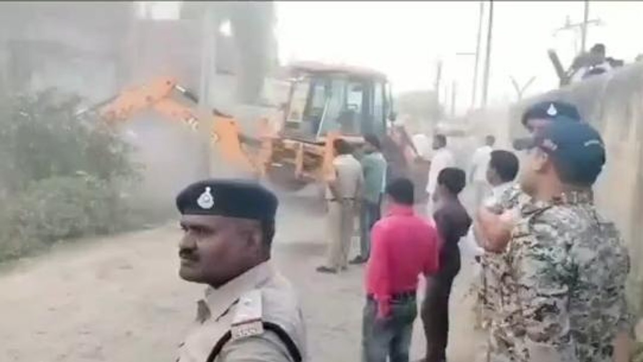 मुरैना प्रशासन की बड़ी कार्रवाई, कब्रिस्तान से शिकारपुरा रोड चौड़ीकरण का कार्य शुरू