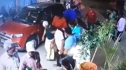 సిద్దిపేట: అదనపు కలెక్టర్‌పై కుక్క దాడి.. తీవ్రగాయాలు