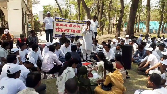 पंचायत सचिवों का अनूठा प्रदर्शन, लौटते हुए पहुंचे मां के दरबार में