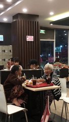Hình ảnh tôi và bạn thân sau này: Hy vọng bên nhau lúc xuân thì và cùng nhau già đi