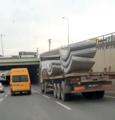 Arnavutköy'de tonlarca ağırlıktaki tehlikeli taşımacılık kamerada