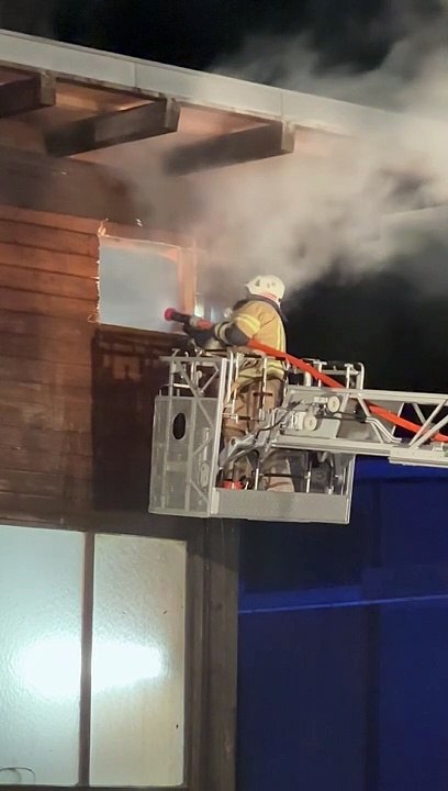Holzspäne entzündet: Betrieb in Höfen stand nach technischem Defekt in Flammen