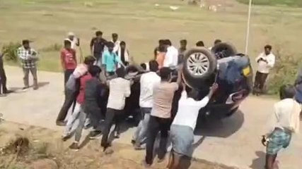 ములుగు: అదుపు తప్పి కారు బోల్తా