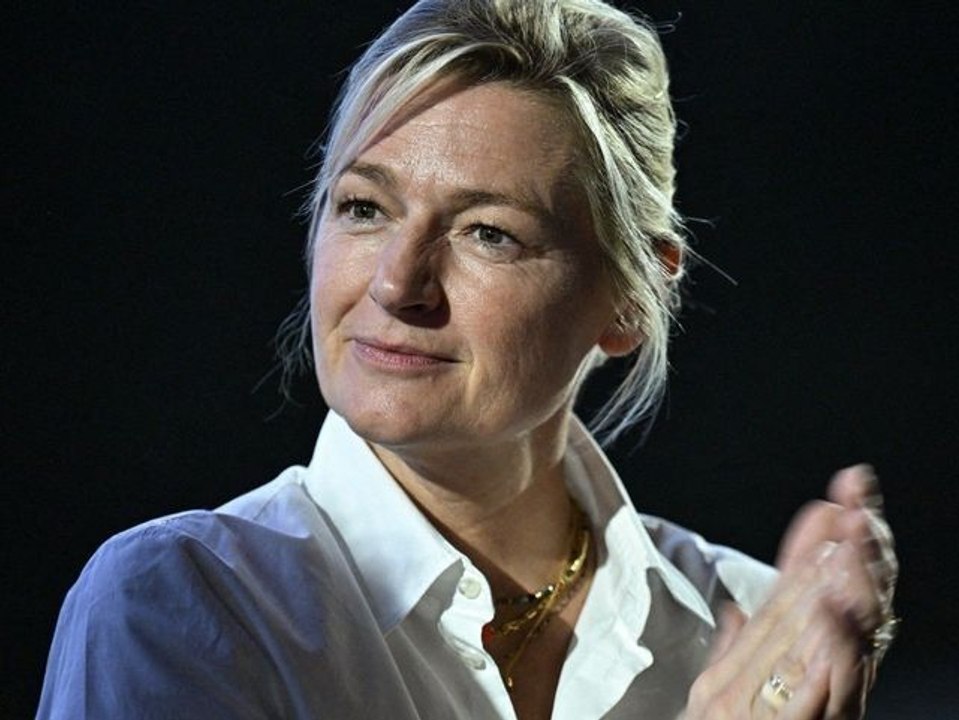 "Excusez-moi Mohamed, mais vous pouvez repartir", "Qu'est-ce que c'est que ce teaser ?", Anne-Elisabeth Lemoine envoie valser un de ses chroniqueurs...