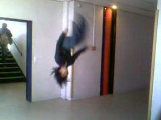 CHINOIS.1 tape le salto