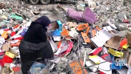 Dükkanın olduğu bina çöktü, malları enkazda kaldı