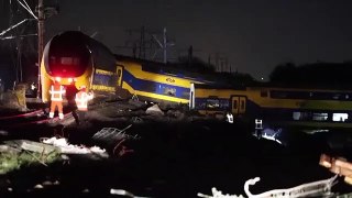 Netherlands： Train wreck lays off track after derailment kills one and injures 30