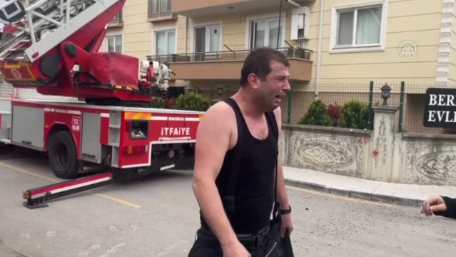 Yangına müdahale ederken alevlerin içine düşen itfaiye eri yaşamını yitirdi