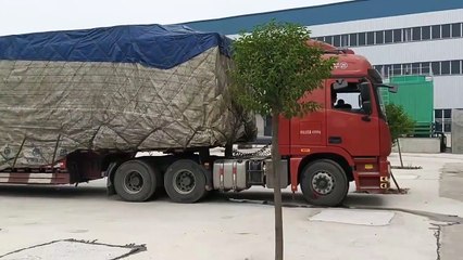Chinese truck driving.30 -meter -long semi -trailer turning.