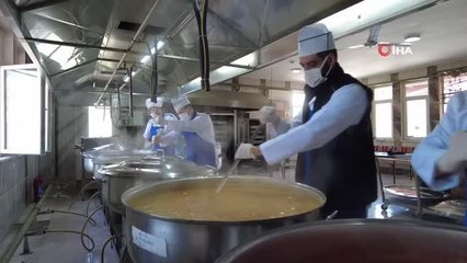 Dev kazanlar, depremzedeler için kaynıyor