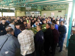 Fenomen annenin, kaleden düşen Tıp Fakültesi öğrencisi oğlu son yolculuğuna uğurlandı