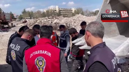 Galeria İş Merkezi enkazından çıkan kasa sahibine teslim edildi