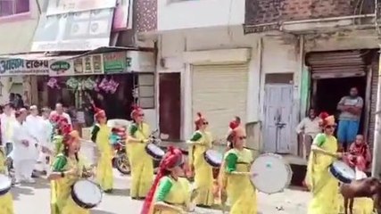 नीमच : सुबह प्रभात फेरी फिर भव्य शोभा यात्रा और रथ यात्रा निकली