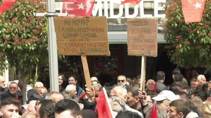 Kemal Kılıçdaroğlu, Trabzon'da… 70 Yaşındaki Kadın: "Erdoğan'a Sesleniyorum, Arabayı Bıraksın, Seccadeyi Alıp Dolaşmasın, Diplomasıyla Dolaşsın"