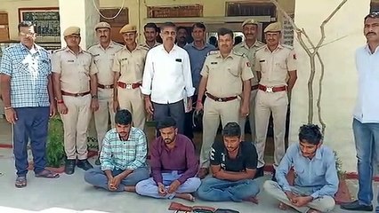 VIDEO : एटीएम बदलकर रुपए निकालने वाला गिरोह चढ़ा पुलिस के हत्थे, 199 एटीएम बरामद