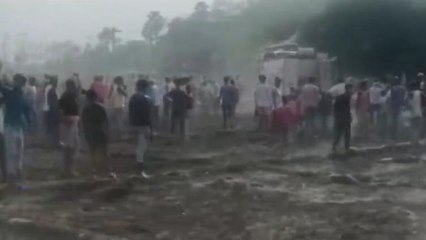 वैशाली: बिजली शॉट सर्किट से चार एकड़ गेहूं की फसल में लगी भीषण आग, किसान परेशान