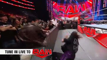 Bad Bunny recibe fuerte golpiza en la WWE