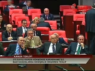 Sırrı Süreyya Önder aday oldu, Twitter'da "Hele bırakın gelsin" coşkusu yaşandı!