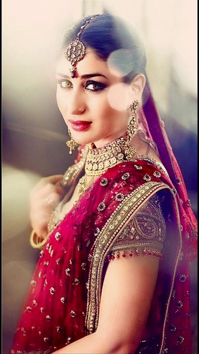 "Unveiling the Glamorous Life of Actress Kareena Kapoor through Her Stunning Pictures"