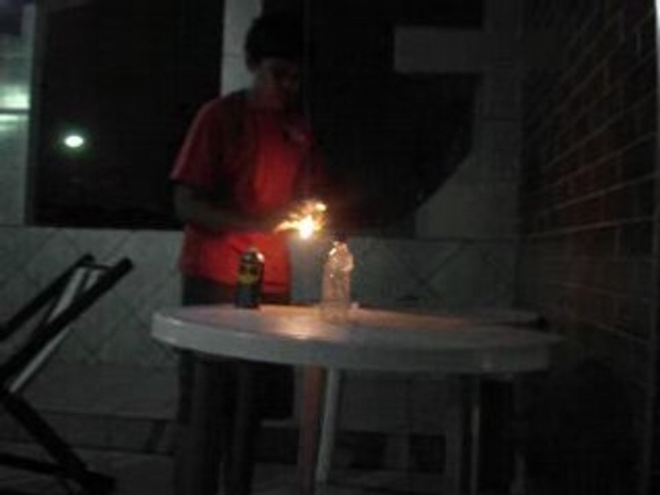 igor consertando celular