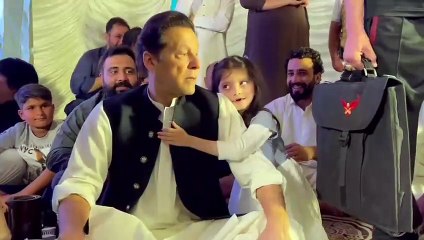 Imran Khan getting loved by cute little girl ♥️
