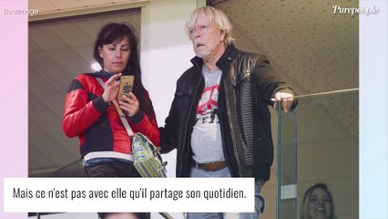 Renaud partage sa vie avec deux hommes, son quotidien dévoilé : "Ça a été difficile à gérer"