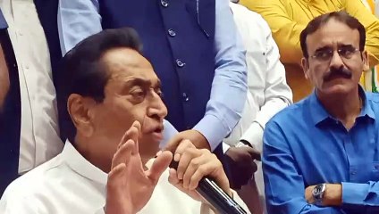 इंदौर में चर्चा करते हुए कांग्रेस प्रदेशाध्यक्ष कमलनाथ