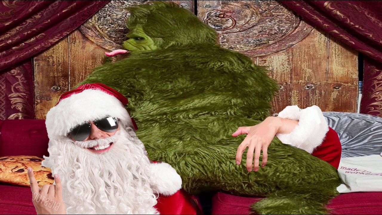 Professional Narrator Tries to Read Grinch x Santa Fanfiction (Regretful Reads Reupload)