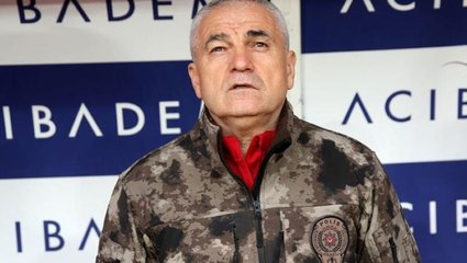 Rıza Çalımbay, sahaya polis üniformasıyla çıktı