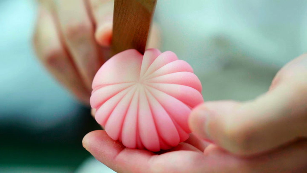 How this shop survived centuries making traditional Japanese sweets