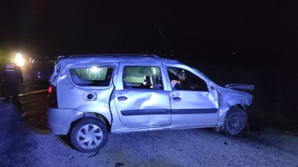 Adana'da hafif ticari araç yol kenarındaki toprak zemine çarptı: 1 ölü