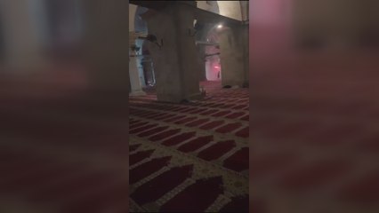 İsrail polisi, Mescid-i Aksa’ya baskın düzenledi