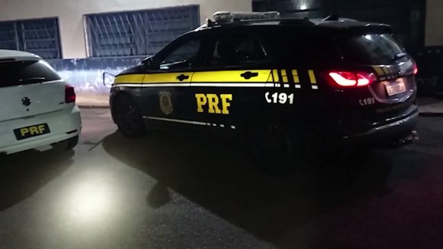 PRF apreende três veículos carregados com cigarros em Toledo
