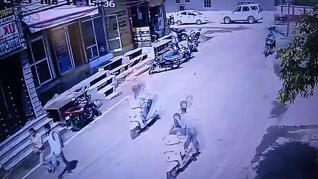 sikar: शहर में दिन दहाड़े लूट, फायरिंग करते समय मैग्जीन गिरने से बची युवक की जान