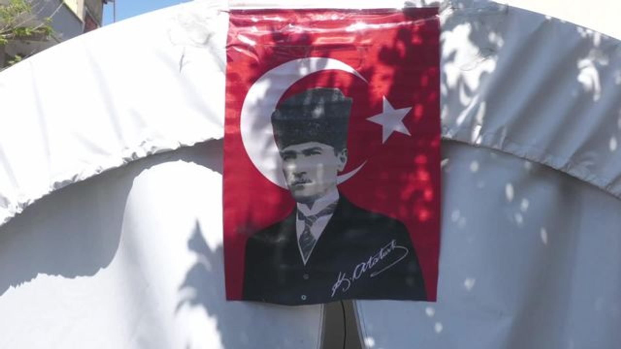 Kontrollü Yıkılan Ev, Eşyalarını Sakladıkları Yere Çöktü… İskenderunlu Depremzede: "Üç Parça Eşyamızdan da Olduk. Bize Bir Deprem Daha Yaşattılar"