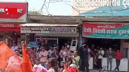 नरसिंहपुर: शराब दुकान के विरोध में सडकों पर उतरी महिलाएं, किया प्रदर्शन