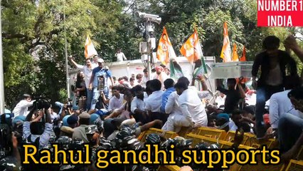 Rahul Gandhi supports disobey the police instructions